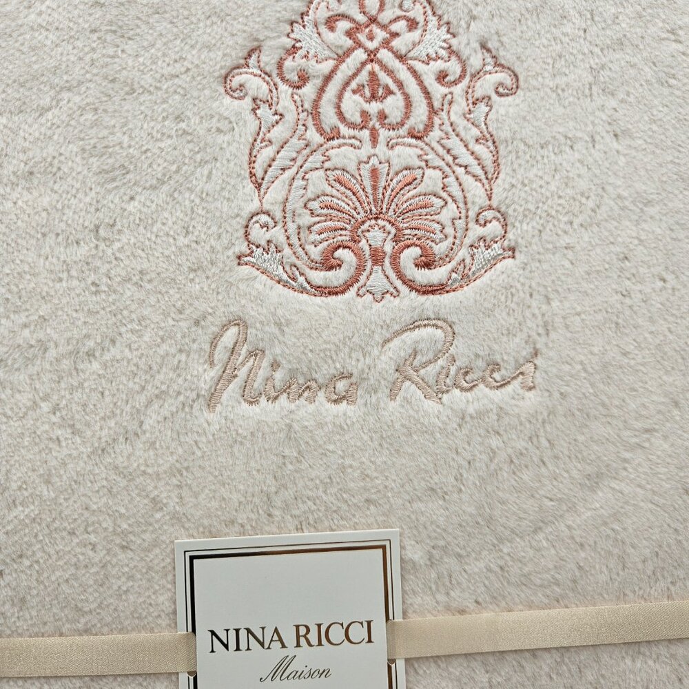 Nina Ricci Blanket - Picture 8 of 16